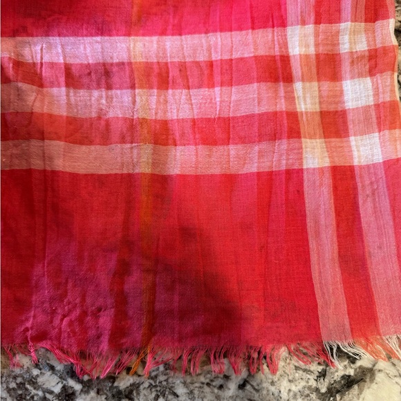 AUTHENTIC BURBERRY Burberry giant check scarf in gauze. 
Wool/silk. - Picture 4 of 5